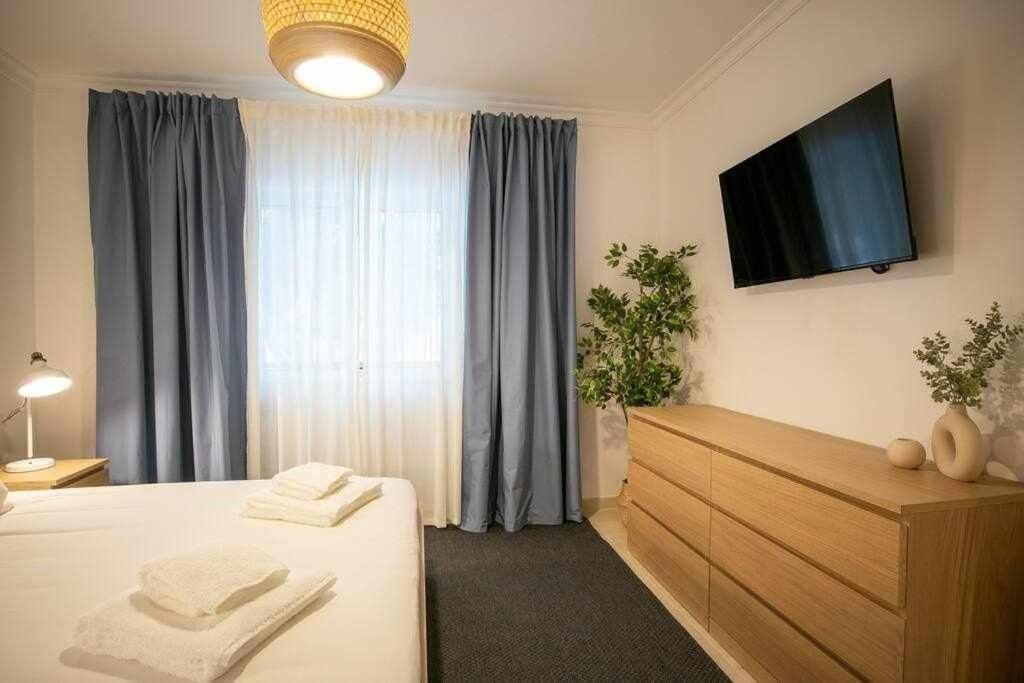 Modern 3Br Apt W/ Lg Terrace, Bbq, Ac & Parking Тавира Екстериор снимка