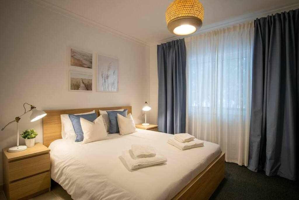 Modern 3Br Apt W/ Lg Terrace, Bbq, Ac & Parking Тавира Екстериор снимка